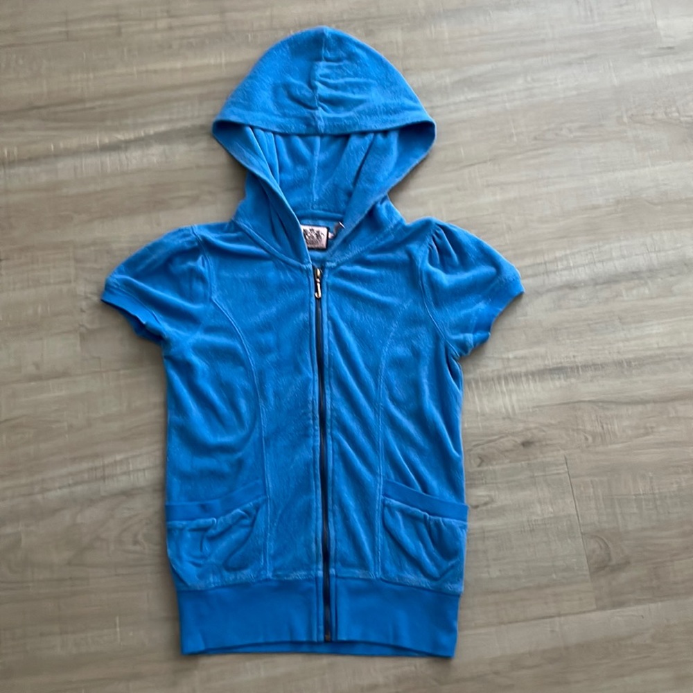 Juicy couture short sleeve zip up hoodie. Size P. Great condition